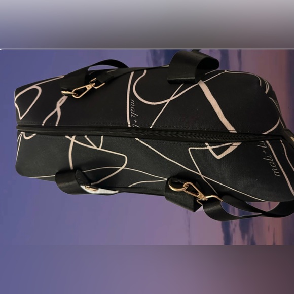 MALI & LILI Abstract print Weekender Bag NWT - Picture 11 of 11